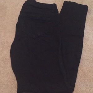 Women’s black aero jeans.